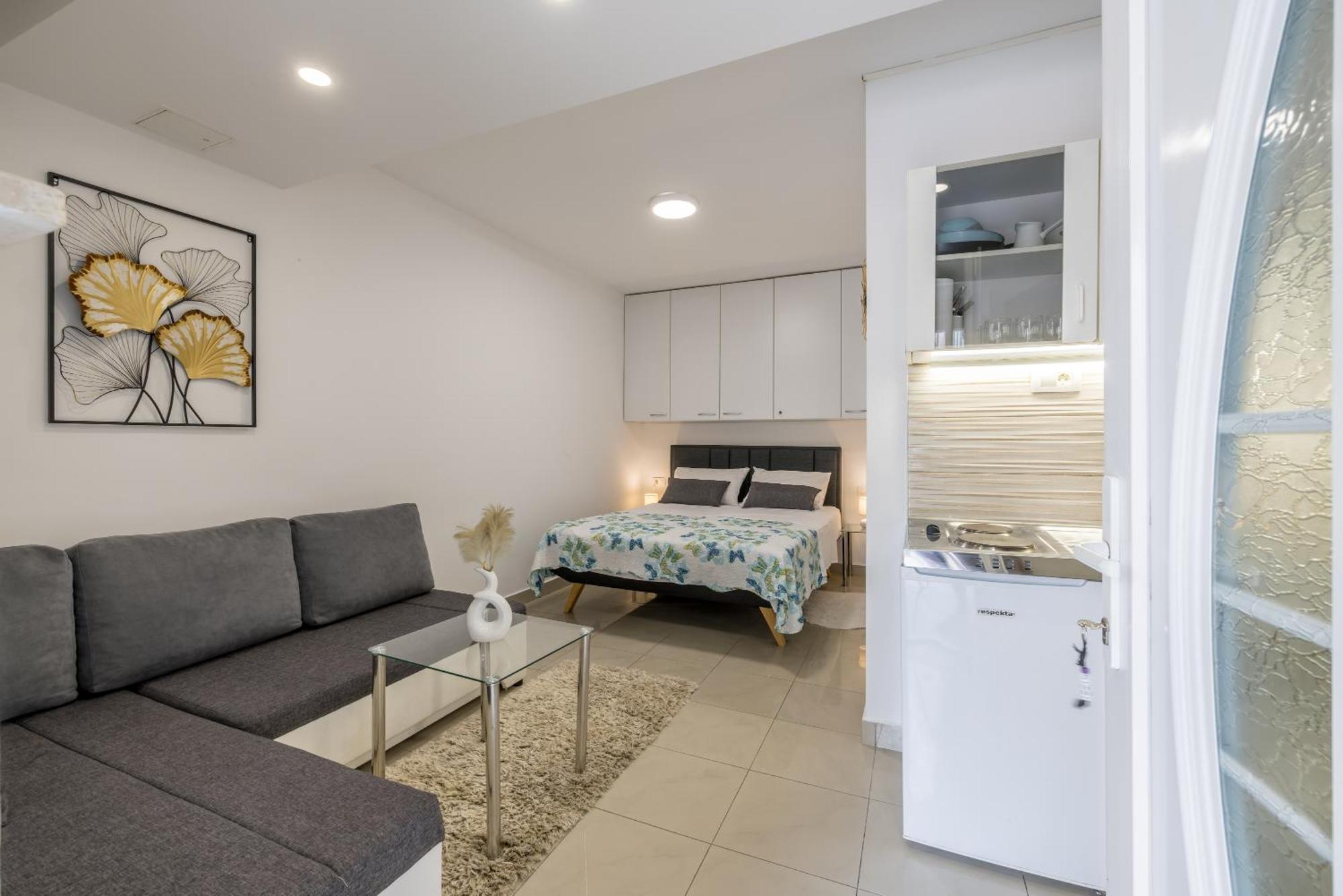 Nikol Apartment